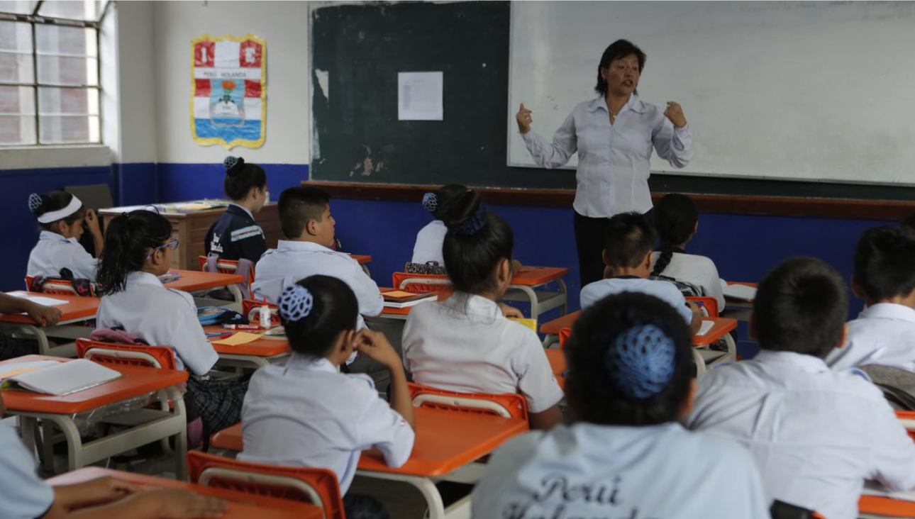 Minedu aumenta los sueldos y las oportunidades de más de 426,000 profesores en el Perú