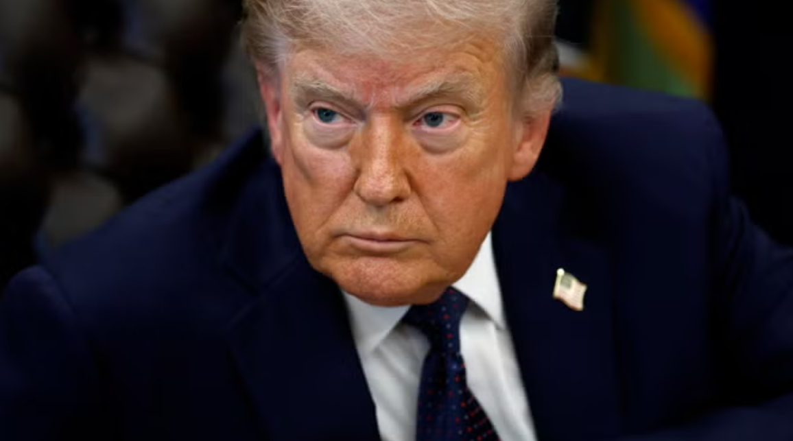 Donald Trump dice que Irán le informó que están en “estado de colapso” y quieren reabrir Ormuz